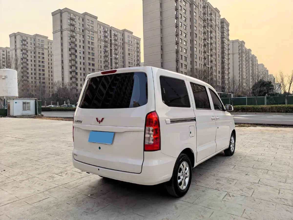 2025 WuLing HongGuang 1.5L 110HP L4 6MT,autocango,china used car exporter,china ev exporter,chinese used car exporter,chinese used ev exporter