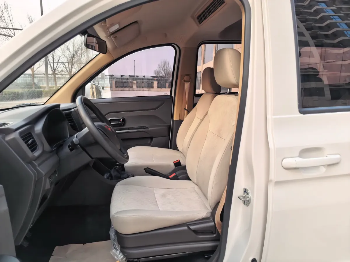 2025 WuLing HongGuang 1.5L 110HP L4 6MT,autocango,china used car exporter,china ev exporter,chinese used car exporter,chinese used ev exporter