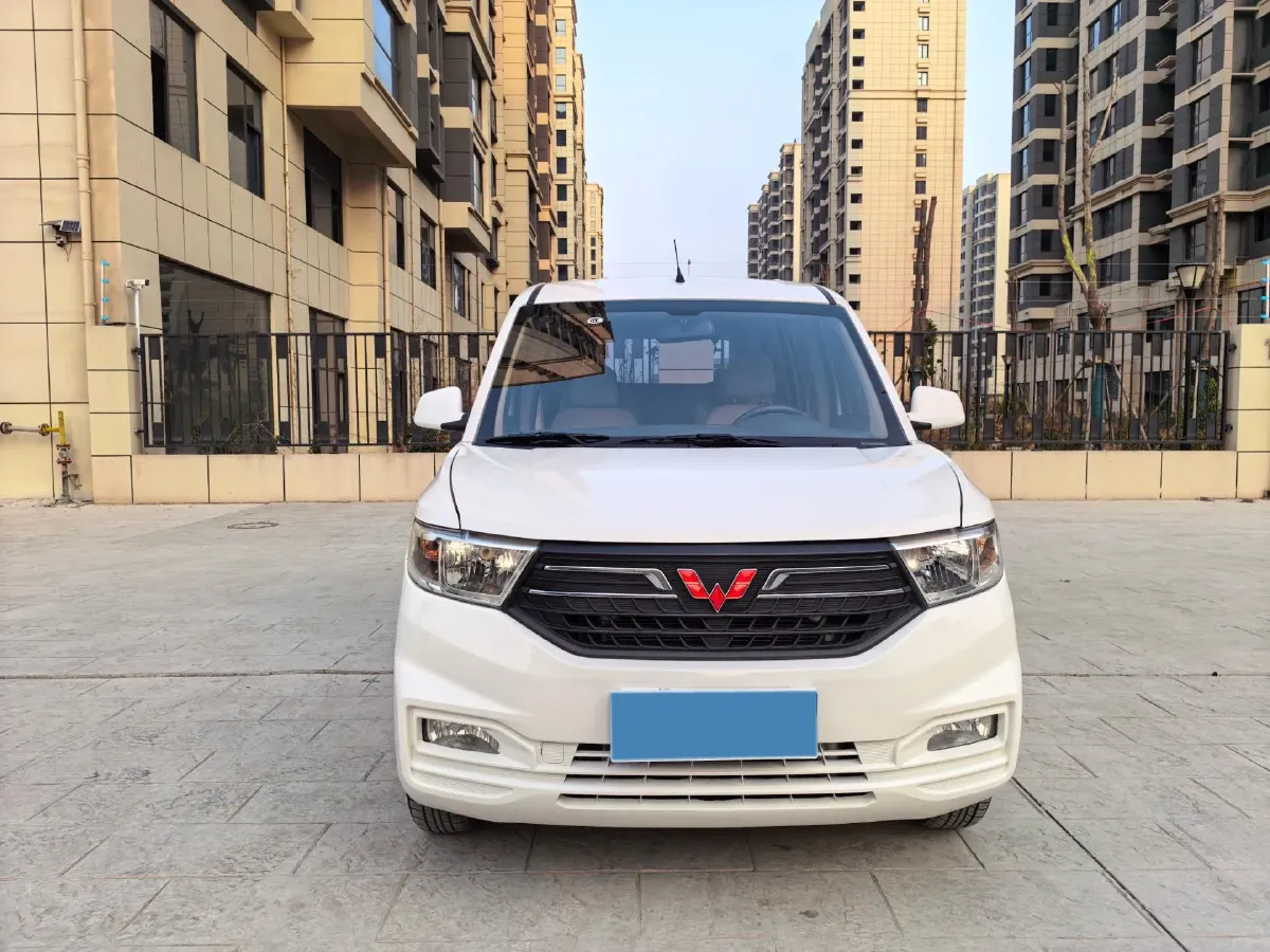 2025 WuLing HongGuang 1.5L 110HP L4 6MT,autocango,china used car exporter,china ev exporter,chinese used car exporter,chinese used ev exporter