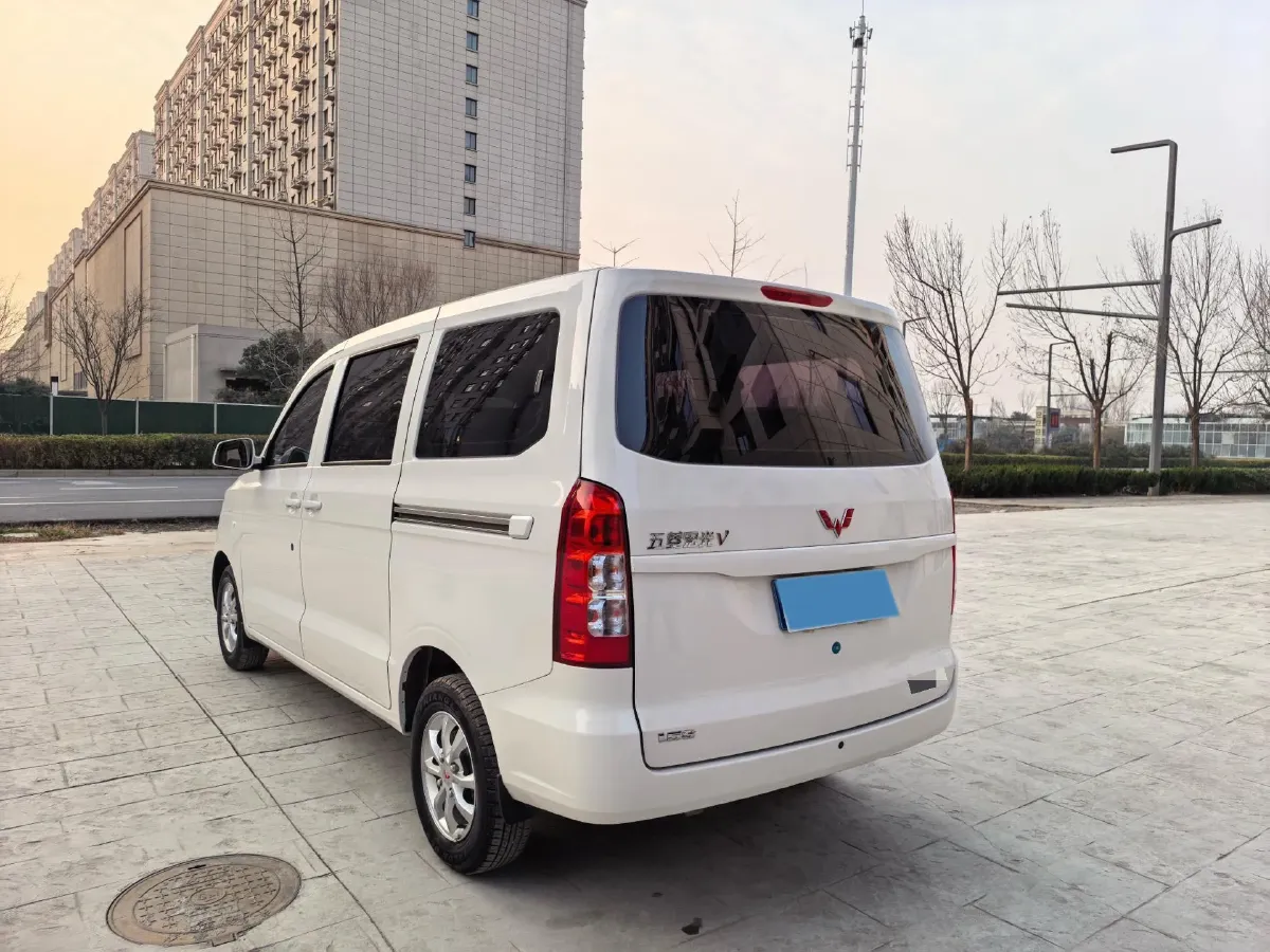 2025 WuLing HongGuang 1.5L 110HP L4 6MT,autocango,china used car exporter,china ev exporter,chinese used car exporter,chinese used ev exporter
