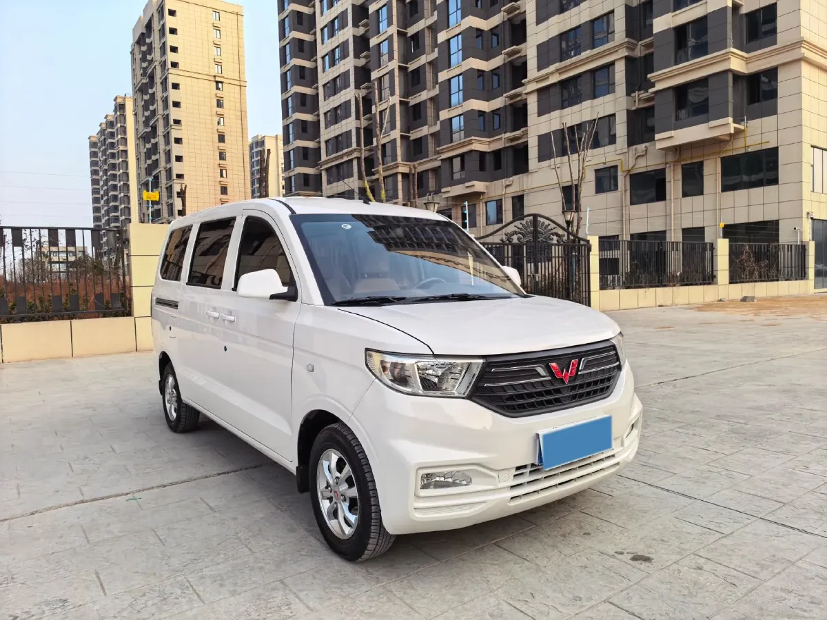 2025 WuLing HongGuang 1.5L 110HP L4 6MT,autocango,china used car exporter,china ev exporter,chinese used car exporter,chinese used ev exporter
