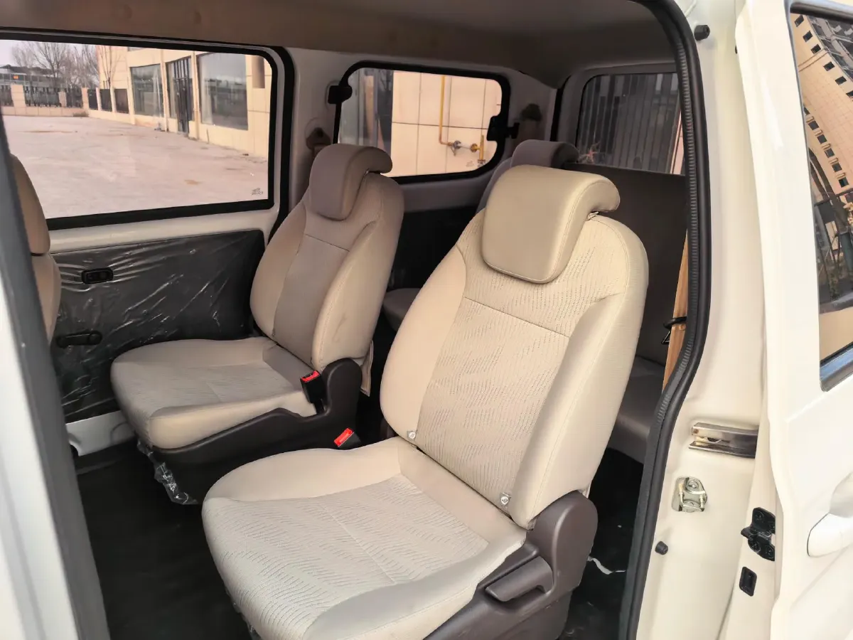 2025 WuLing HongGuang 1.5L 110HP L4 6MT,autocango,china used car exporter,china ev exporter,chinese used car exporter,chinese used ev exporter