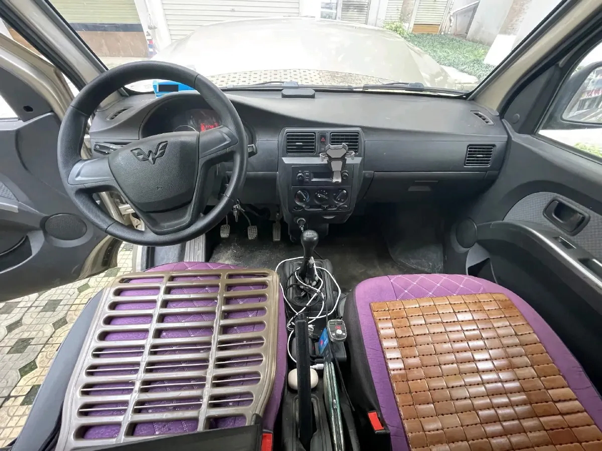 2021 WuLing RongGuang 1.5L 99HP L4 5MT,autocango,china used car exporter,china ev exporter,chinese used car exporter,chinese used ev exporter