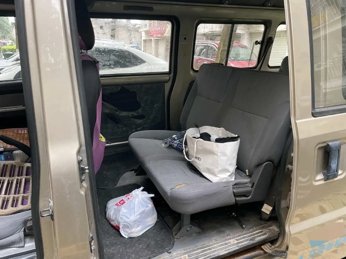 2021 WuLing RongGuang 1.5L 99HP L4 5MT,autocango,china used car exporter,china ev exporter,chinese used car exporter,chinese used ev exporter