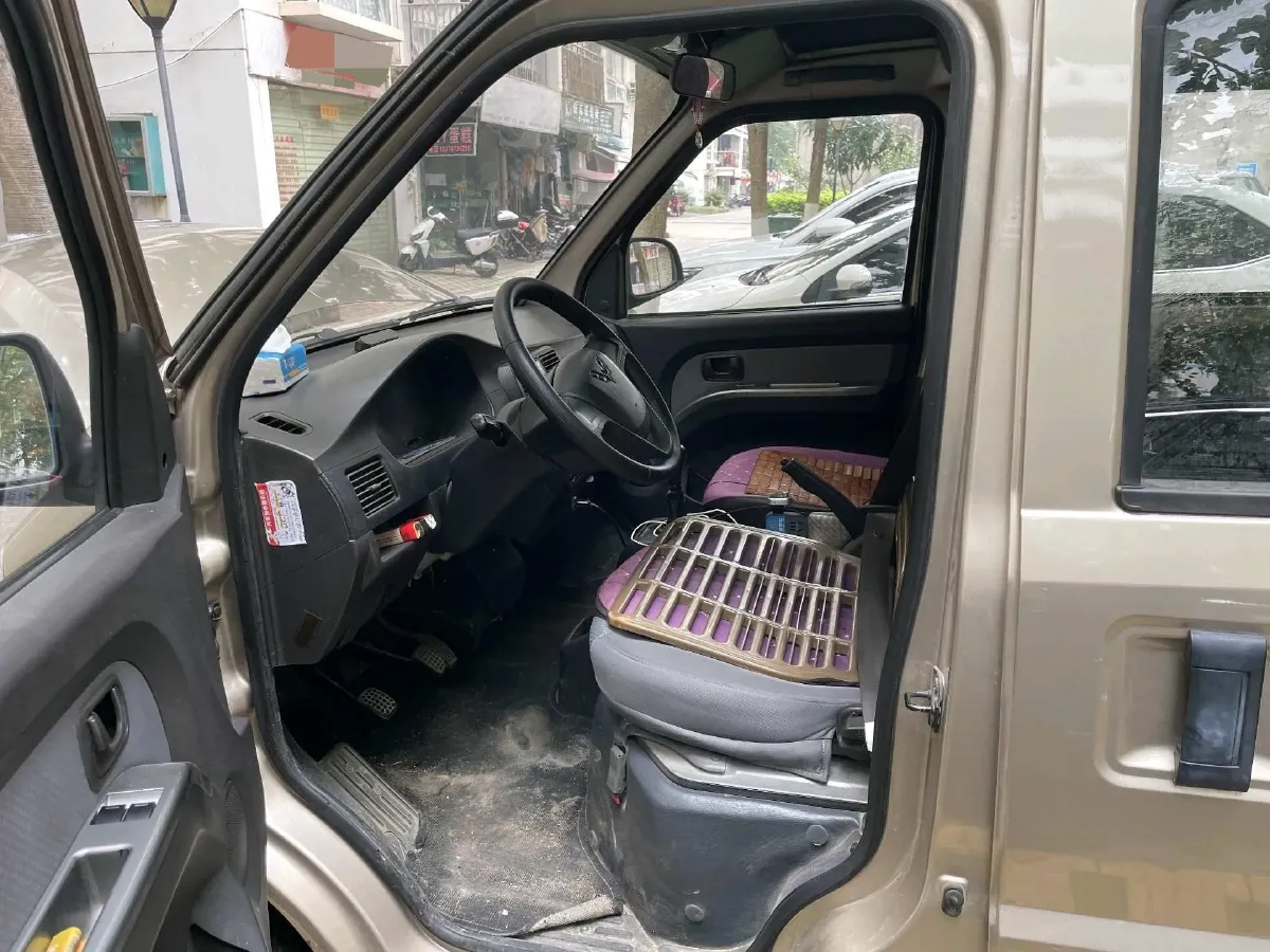 2021 WuLing RongGuang 1.5L 99HP L4 5MT,autocango,china used car exporter,china ev exporter,chinese used car exporter,chinese used ev exporter