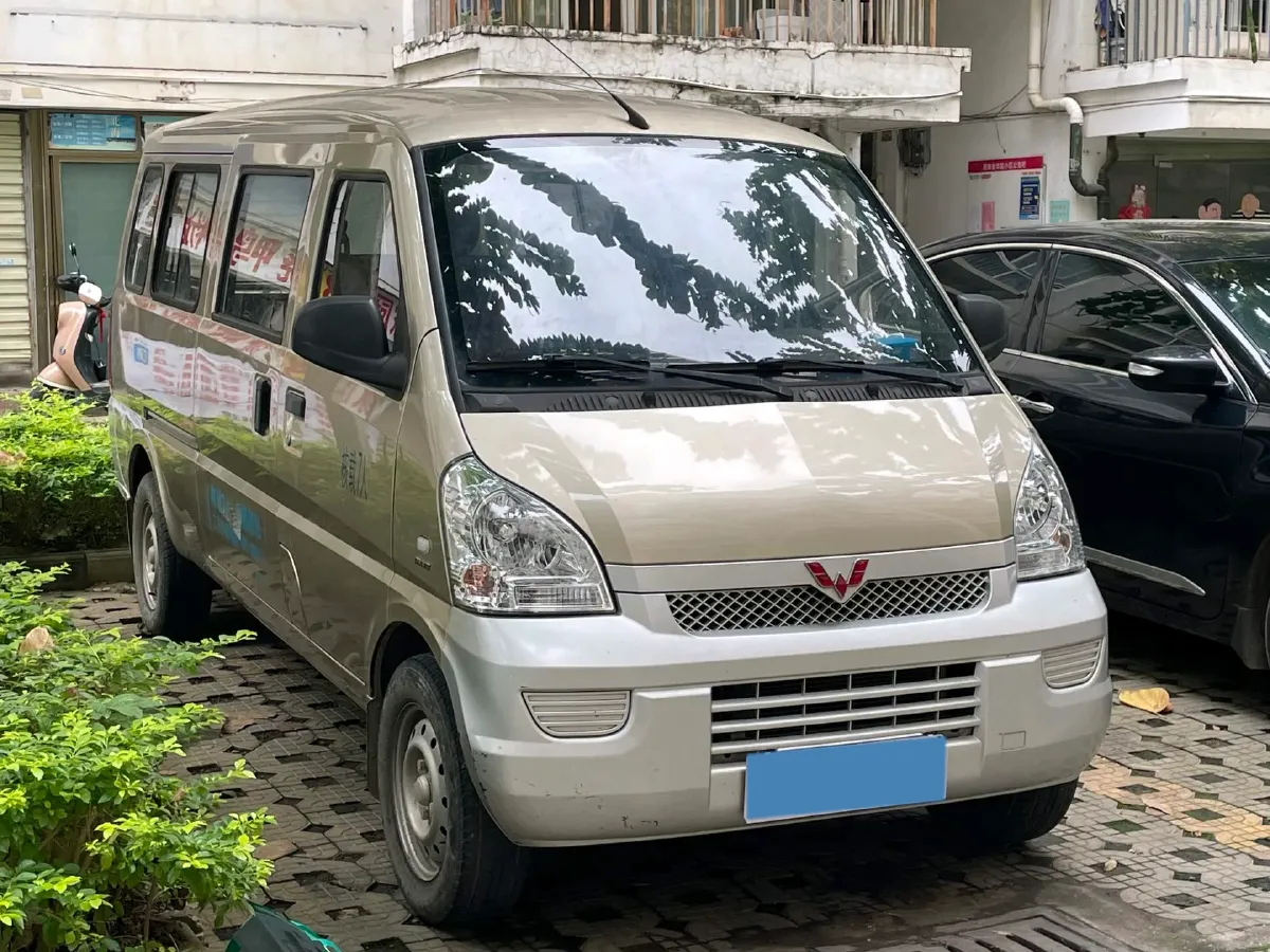 2021 WuLing RongGuang 1.5L 99HP L4 5MT,autocango,china used car exporter,china ev exporter,chinese used car exporter,chinese used ev exporter