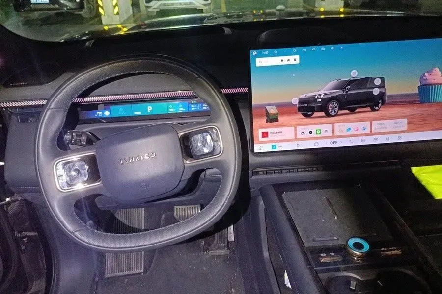 2025 LYNK&CO 900 2.0T 254HP L4 3DHT PHEV,autocango,china used car exporter,china ev exporter,chinese used car exporter,chinese used ev exporter