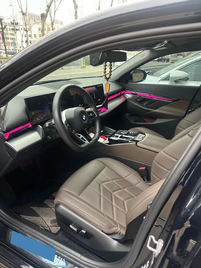 2025 BMW 5 Series 2.0T 190HP L4 8AT,autocango,china used car exporter,china ev exporter,chinese used car exporter,chinese used ev exporter