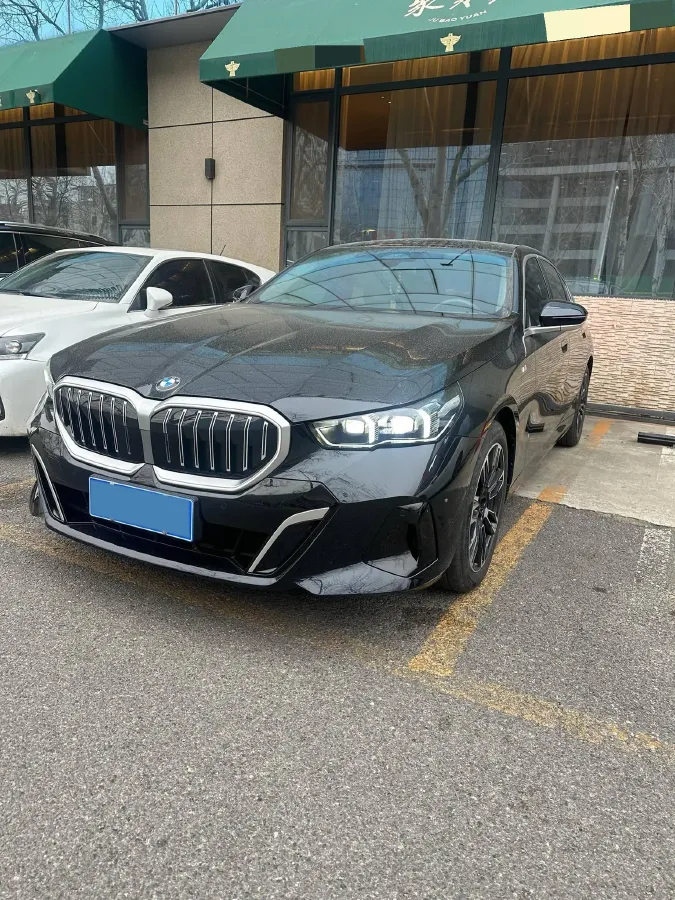 2025 BMW 5 Series 2.0T 190HP L4 8AT,autocango,china used car exporter,china ev exporter,chinese used car exporter,chinese used ev exporter