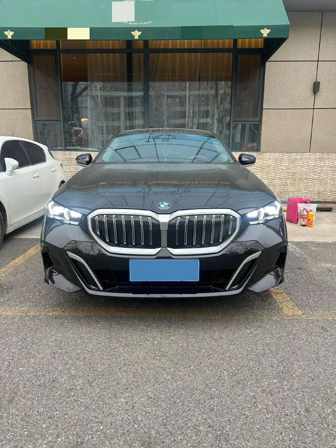2025 BMW 5 Series 2.0T 190HP L4 8AT,autocango,china used car exporter,china ev exporter,chinese used car exporter,chinese used ev exporter