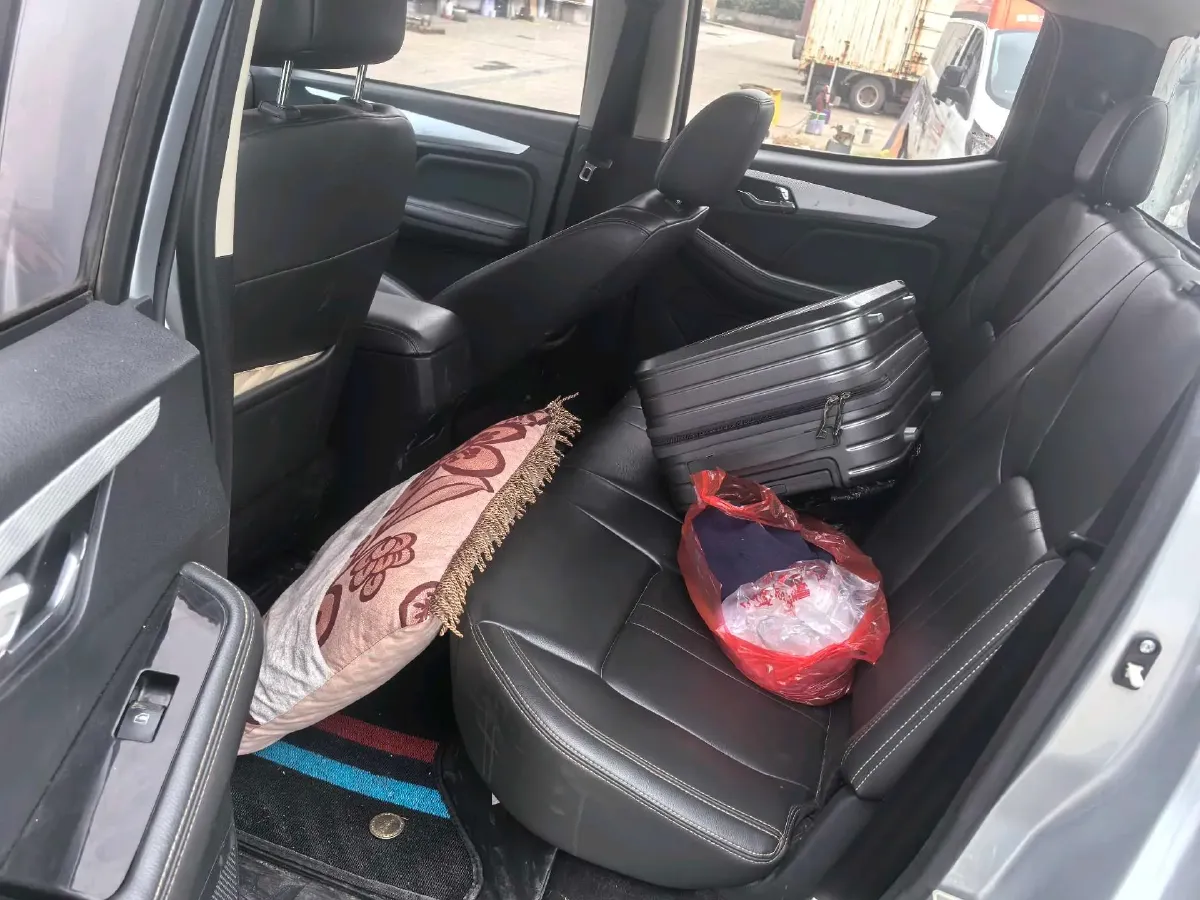 2020 JMC BaoDian 2.5T 140HP L4 5MT,autocango,china used car exporter,china ev exporter,chinese used car exporter,chinese used ev exporter