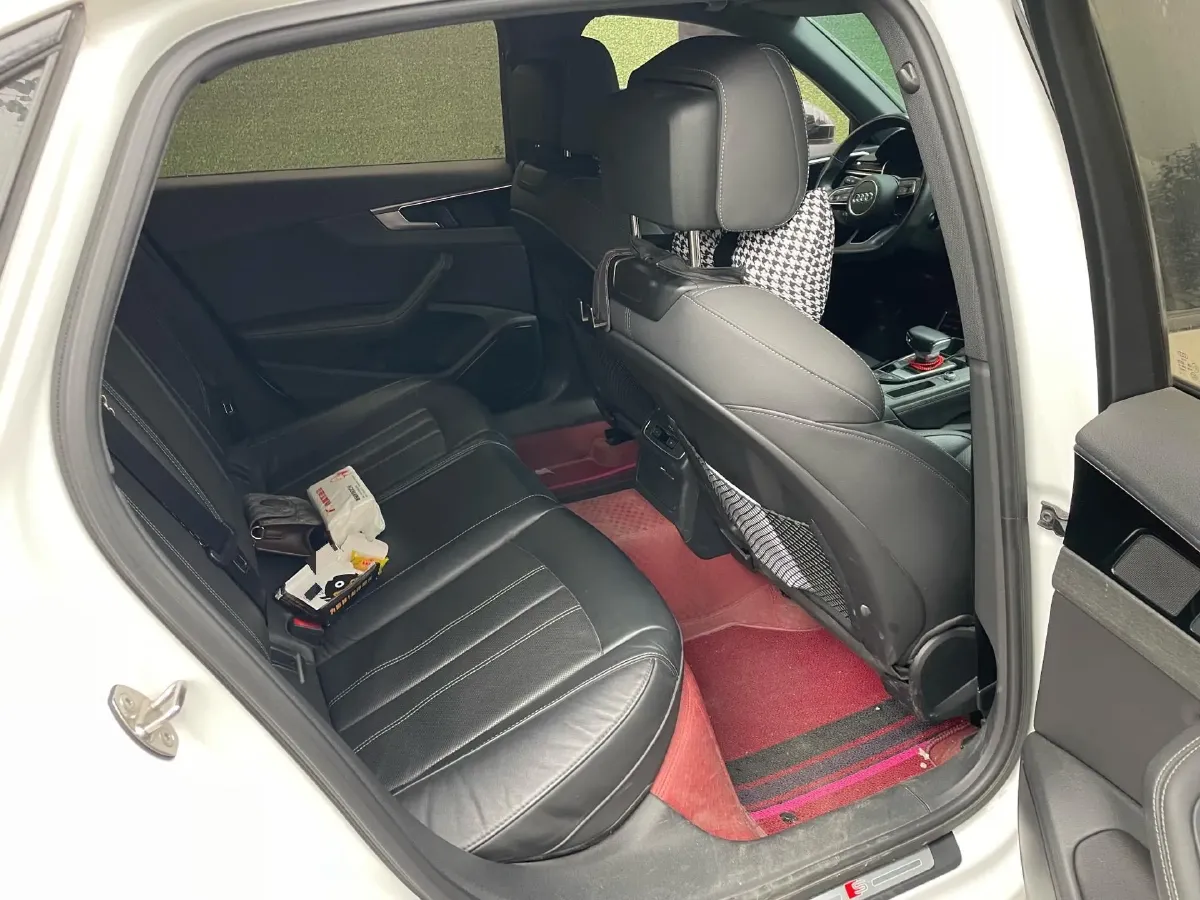 2023 Audi A4L 2.0T 190HP L4 7DCT,autocango,china used car exporter,china ev exporter,chinese used car exporter,chinese used ev exporter