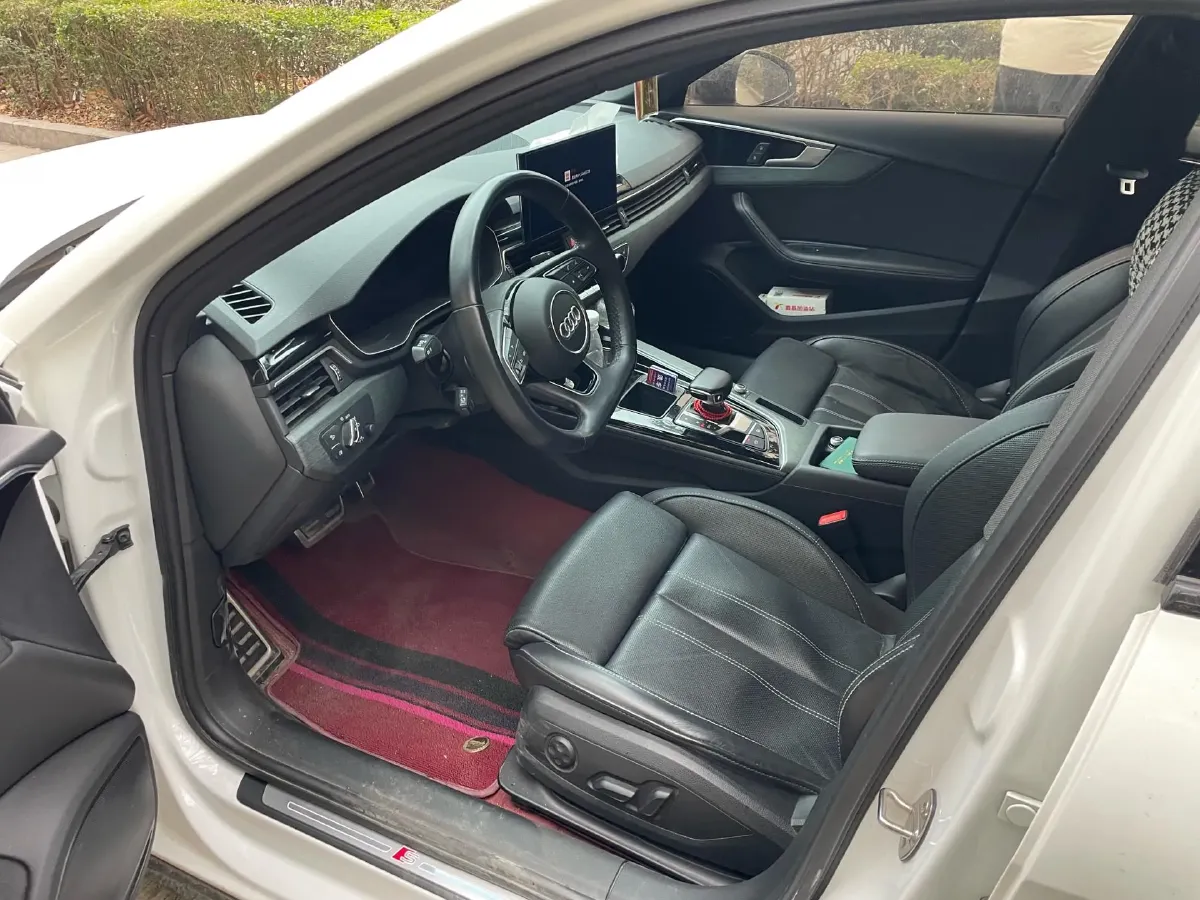 2023 Audi A4L 2.0T 190HP L4 7DCT,autocango,china used car exporter,china ev exporter,chinese used car exporter,chinese used ev exporter