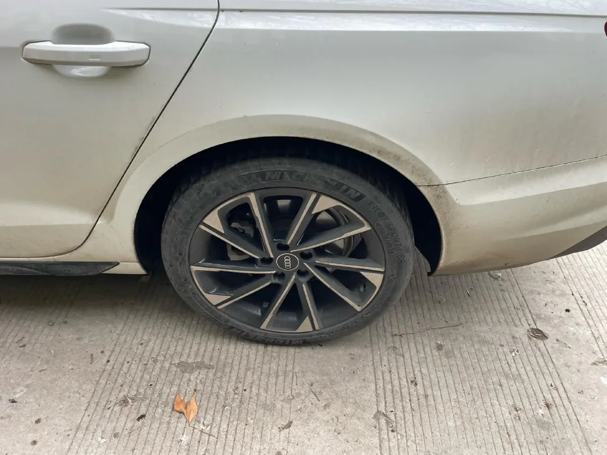 2023 Audi A4L 2.0T 190HP L4 7DCT,autocango,china used car exporter,china ev exporter,chinese used car exporter,chinese used ev exporter