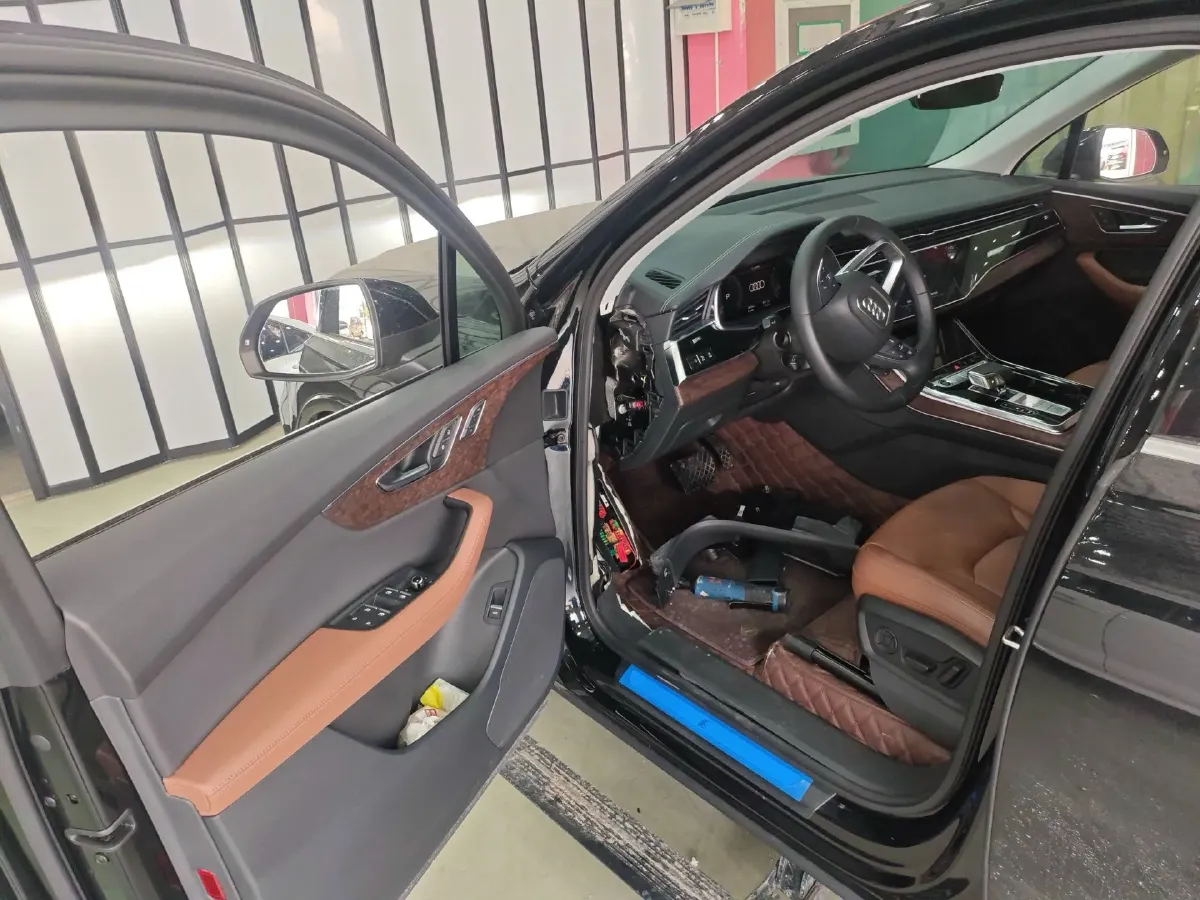 2023 Audi Q7 2.0T 265HP L4 8AT,autocango,china used car exporter,china ev exporter,chinese used car exporter,chinese used ev exporter