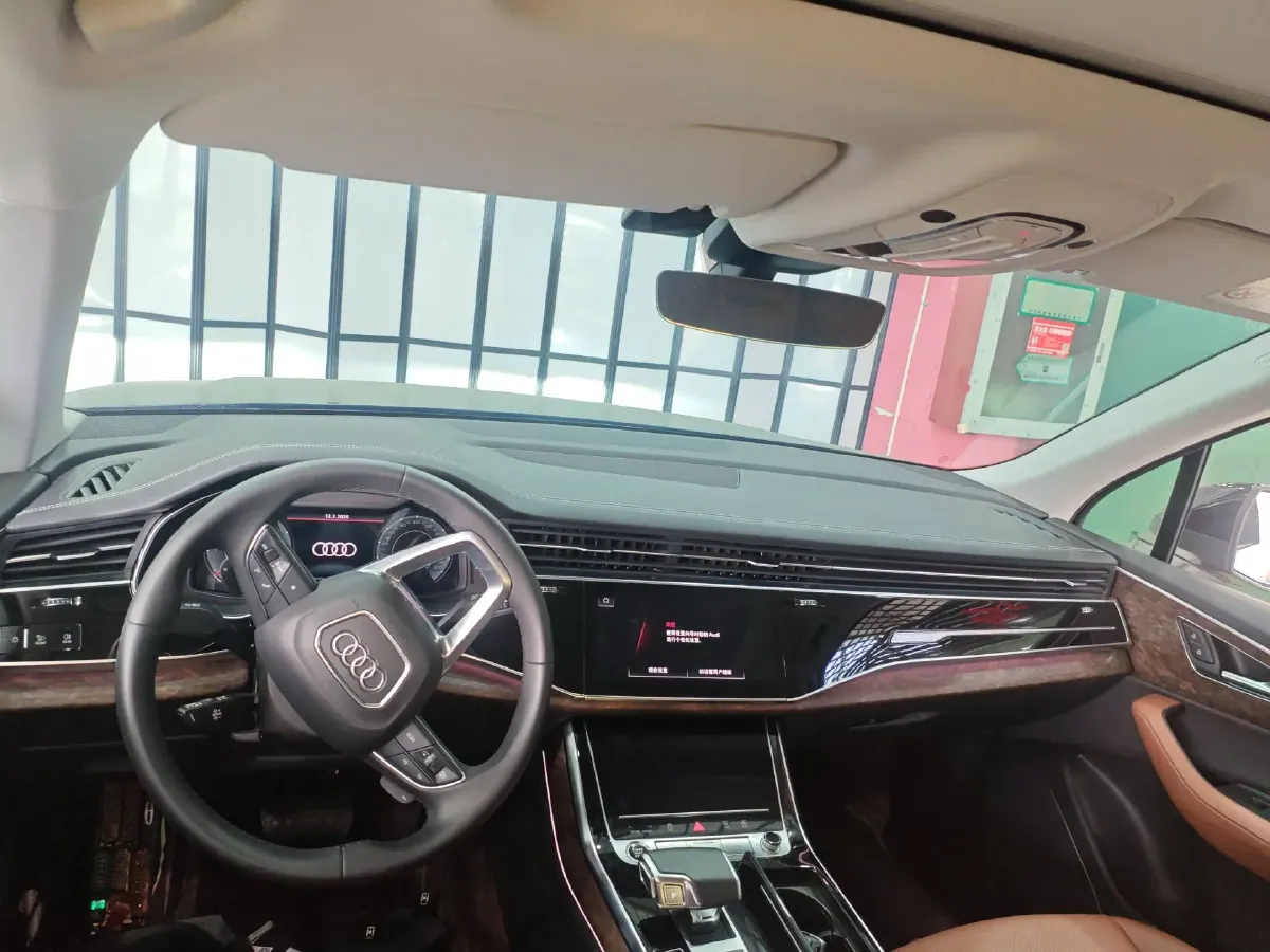 2023 Audi Q7 2.0T 265HP L4 8AT,autocango,china used car exporter,china ev exporter,chinese used car exporter,chinese used ev exporter