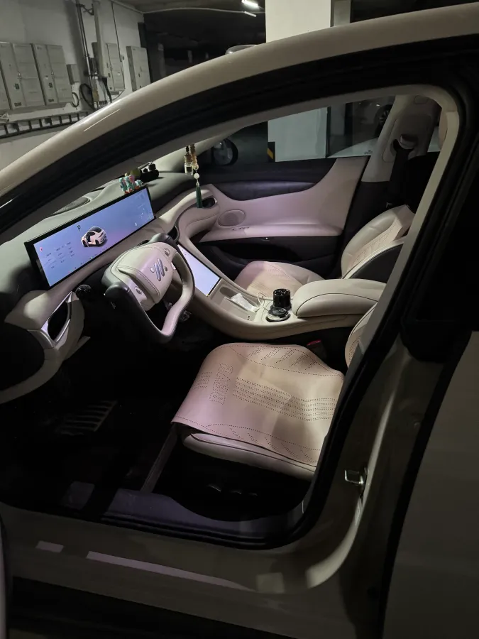 2024 IM L6 BEV 75KWH,autocango,china used car exporter,china ev exporter,chinese used car exporter,chinese used ev exporter