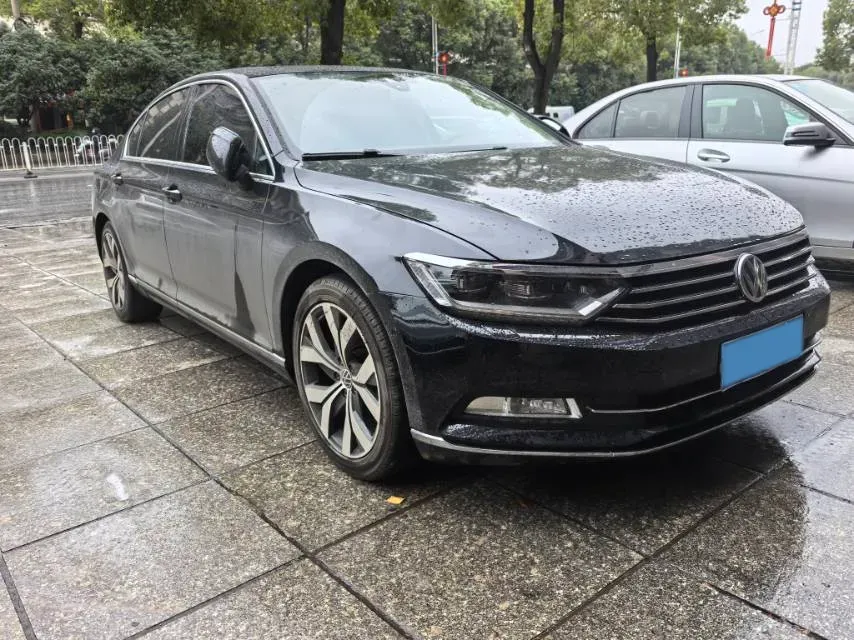 2017 Volkswagen Magotan 1.8T 180HP L4 7DCT,autocango,china used car exporter,china ev exporter,chinese used car exporter,chinese used ev exporter