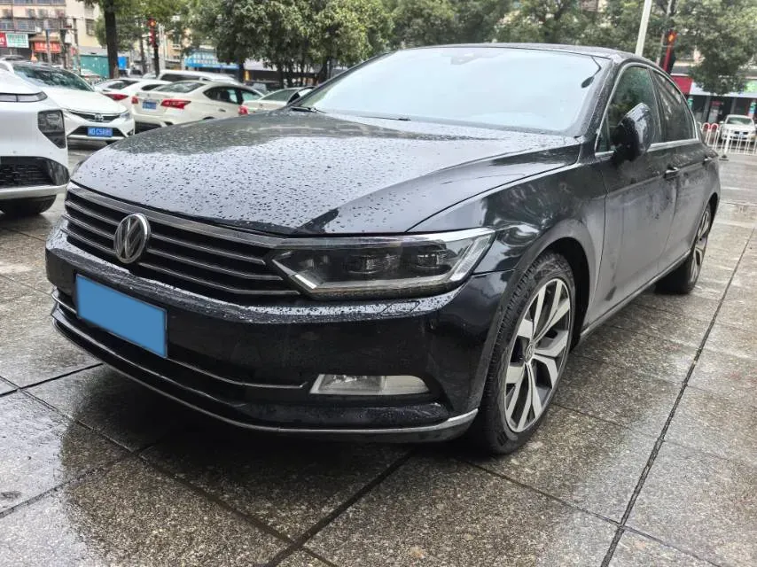2017 Volkswagen Magotan 1.8T 180HP L4 7DCT,autocango,china used car exporter,china ev exporter,chinese used car exporter,chinese used ev exporter