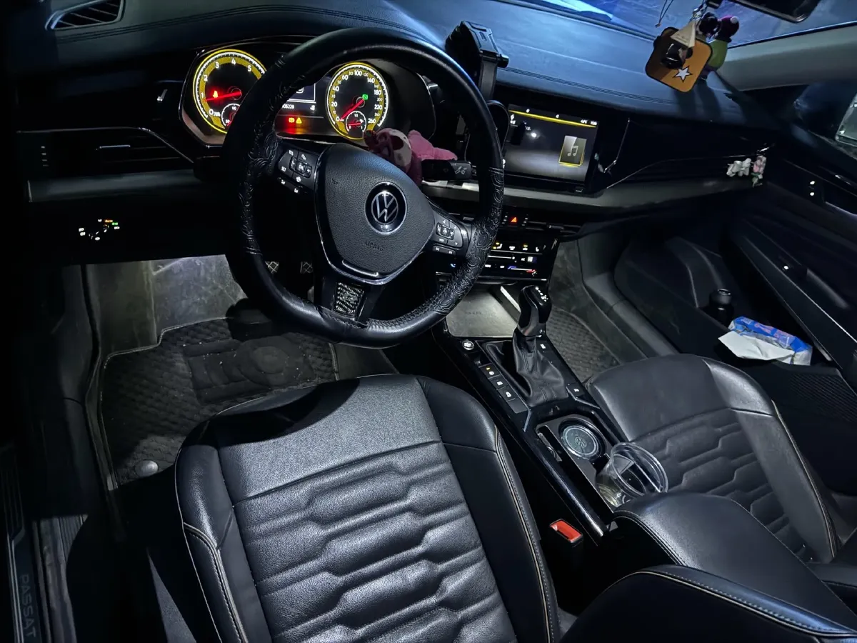 2020 Volkswagen Passat 2.0T 186HP L4 7DCT,autocango,china used car exporter,china ev exporter,chinese used car exporter,chinese used ev exporter