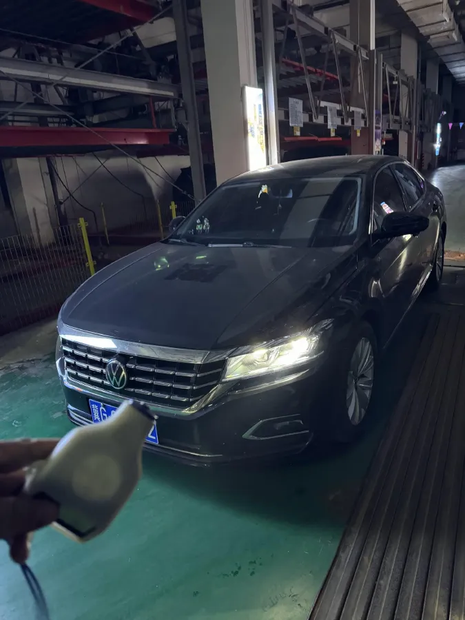 2020 Volkswagen Passat 2.0T 186HP L4 7DCT,autocango,china used car exporter,china ev exporter,chinese used car exporter,chinese used ev exporter