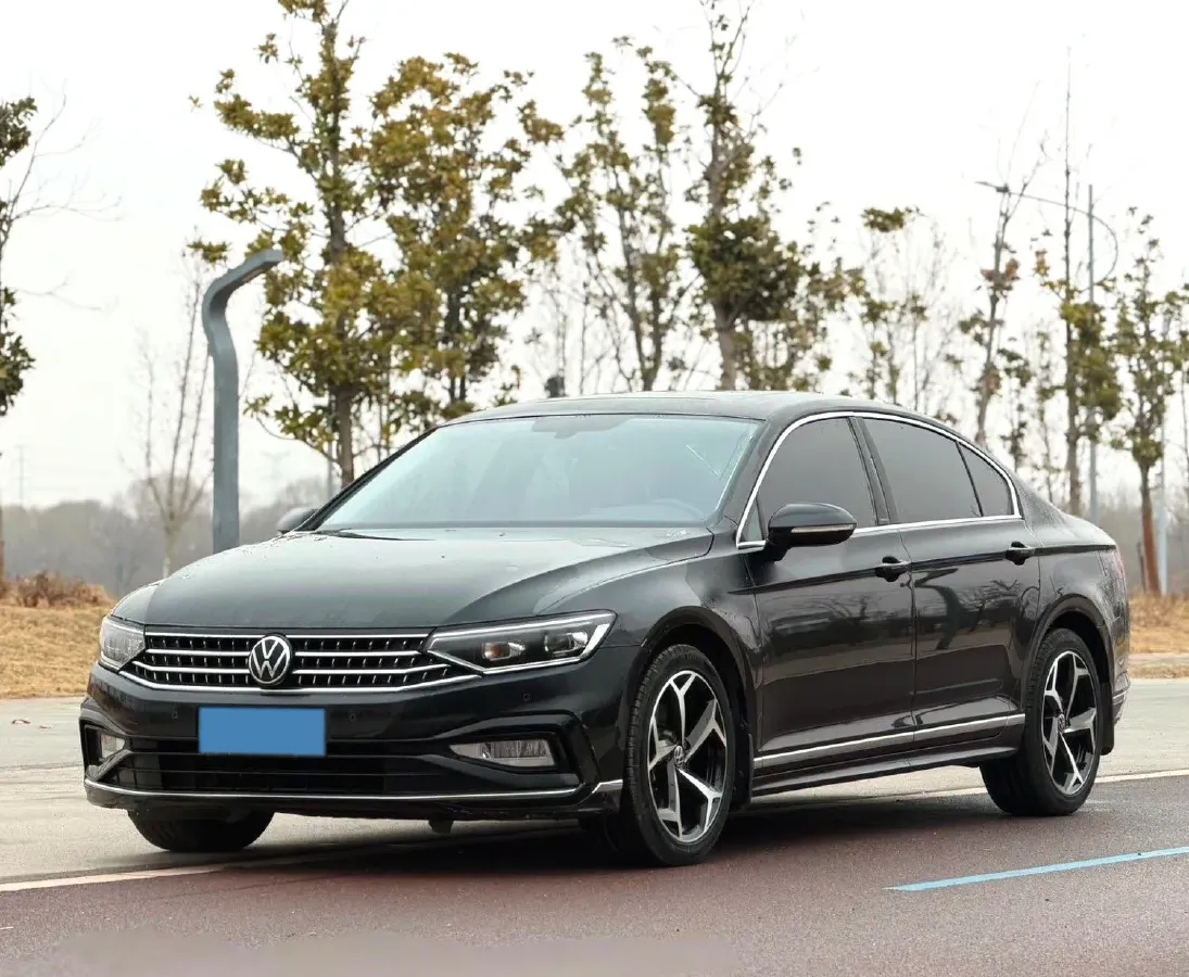 2023 Volkswagen Magotan 2.0T 186HP L4 7DCT,autocango,china used car exporter,china ev exporter,chinese used car exporter,chinese used ev exporter