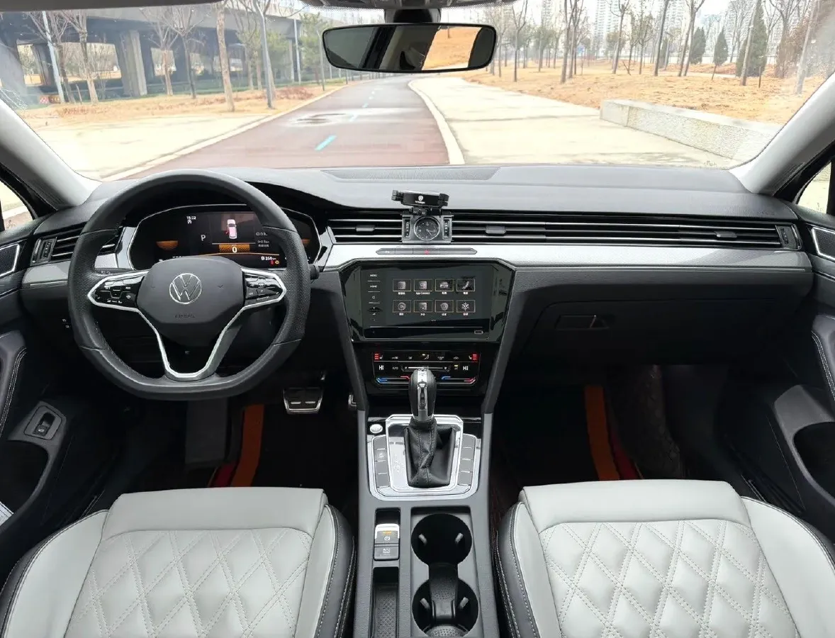 2023 Volkswagen Magotan 2.0T 186HP L4 7DCT,autocango,china used car exporter,china ev exporter,chinese used car exporter,chinese used ev exporter