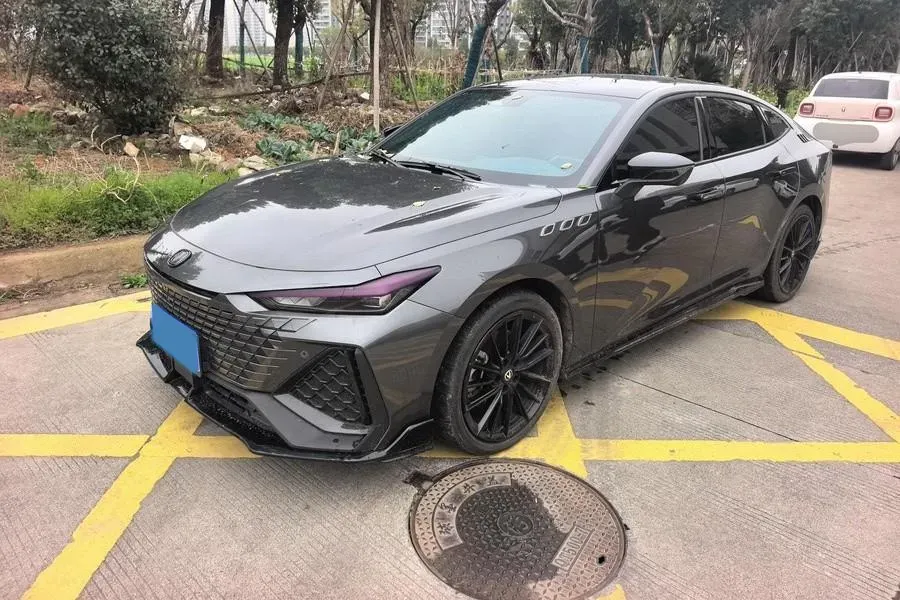 2023 ChangAn UNI-V 2.0T 233HP L4 8AT,autocango,china used car exporter,china ev exporter,chinese used car exporter,chinese used ev exporter