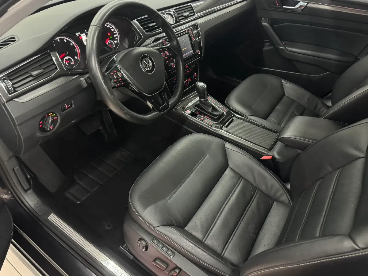 2017 Volkswagen Passat 1.8T 180HP L4 7DCT,autocango,china used car exporter,china ev exporter,chinese used car exporter,chinese used ev exporter