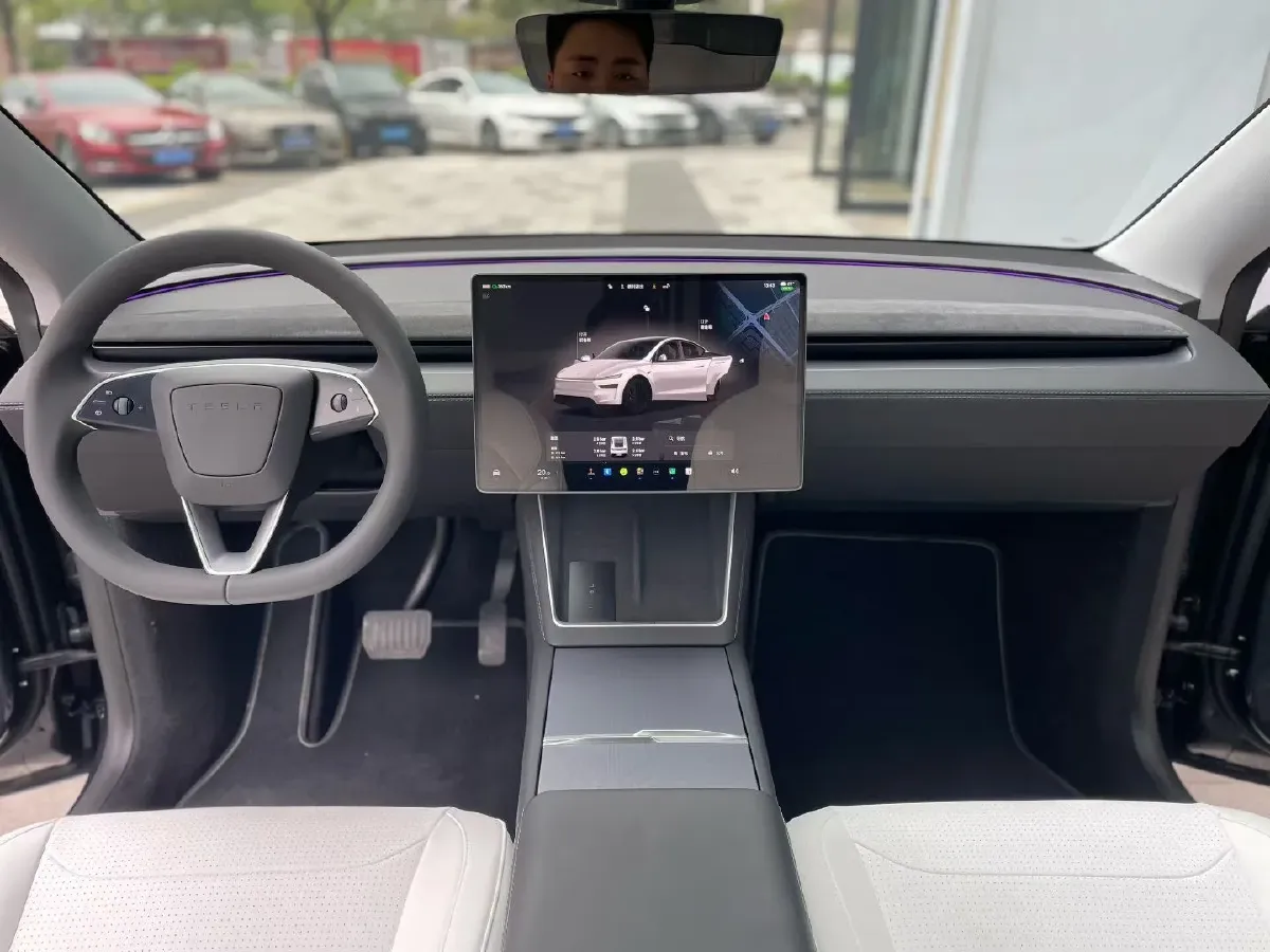 2025 Tesla Model Y BEV 62.5KWH,autocango,china used car exporter,china ev exporter,chinese used car exporter,chinese used ev exporter