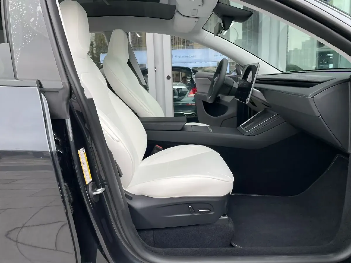 2025 Tesla Model Y BEV 62.5KWH,autocango,china used car exporter,china ev exporter,chinese used car exporter,chinese used ev exporter