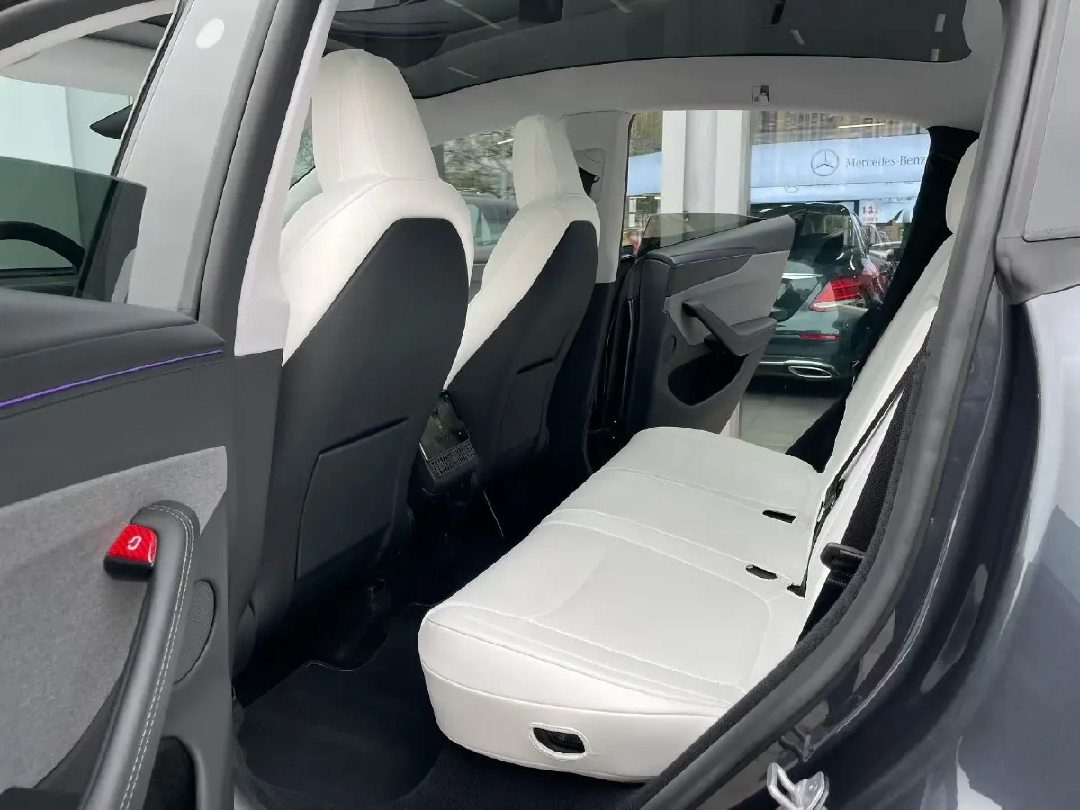 2025 Tesla Model Y BEV 62.5KWH,autocango,china used car exporter,china ev exporter,chinese used car exporter,chinese used ev exporter