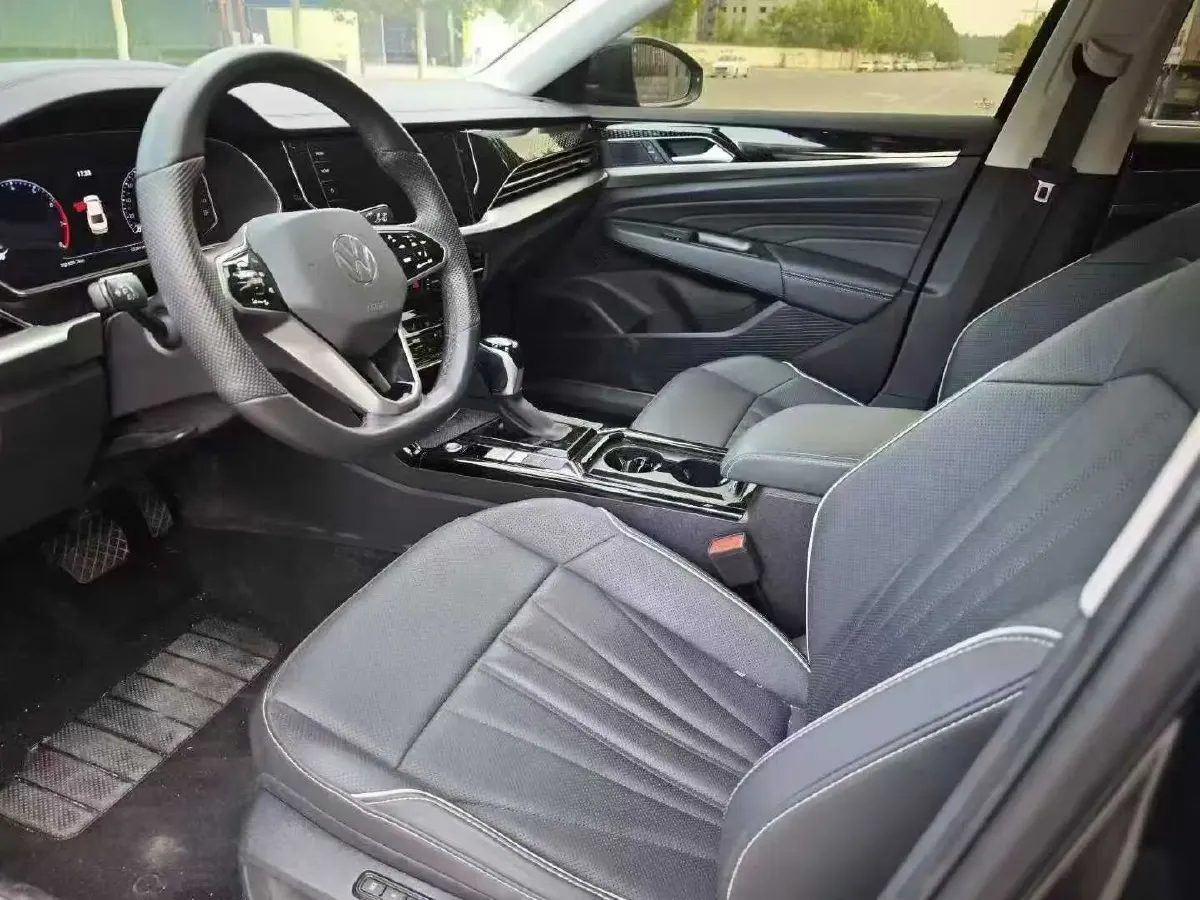 2024 Volkswagen Passat 2.0T 220HP L4 7DCT,autocango,china used car exporter,china ev exporter,chinese used car exporter,chinese used ev exporter