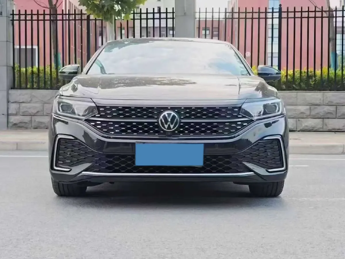 2024 Volkswagen Passat 2.0T 220HP L4 7DCT,autocango,china used car exporter,china ev exporter,chinese used car exporter,chinese used ev exporter