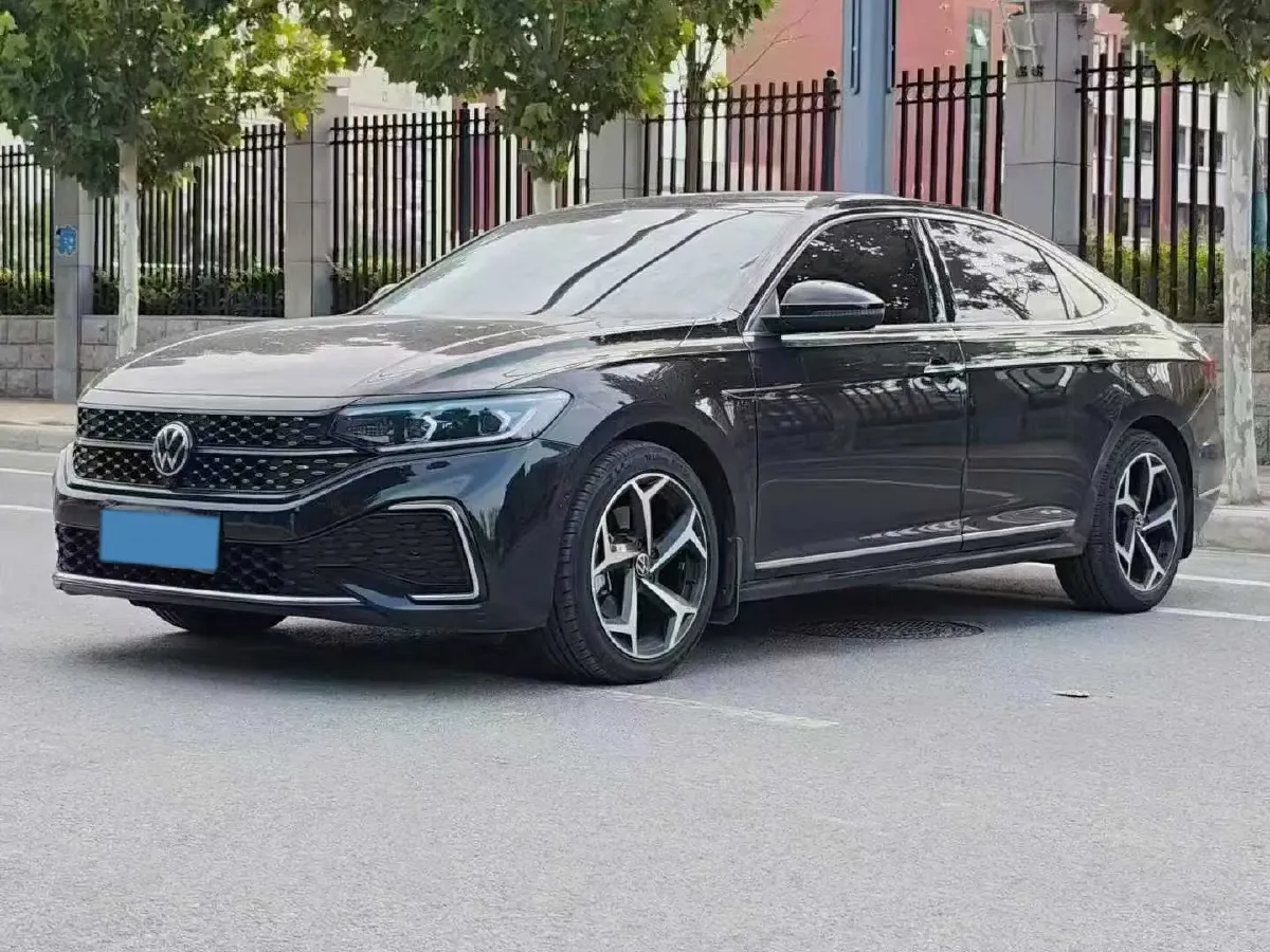 2024 Volkswagen Passat 2.0T 220HP L4 7DCT,autocango,china used car exporter,china ev exporter,chinese used car exporter,chinese used ev exporter