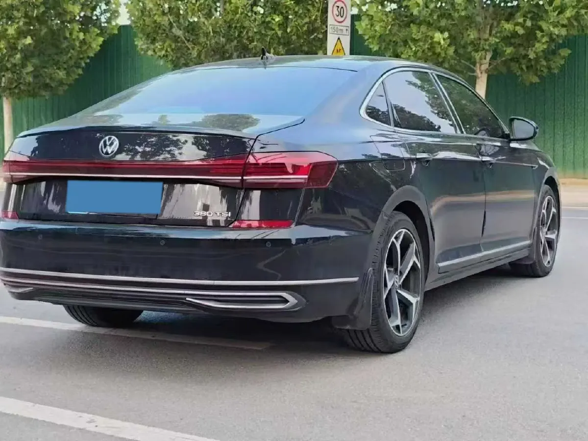 2024 Volkswagen Passat 2.0T 220HP L4 7DCT,autocango,china used car exporter,china ev exporter,chinese used car exporter,chinese used ev exporter