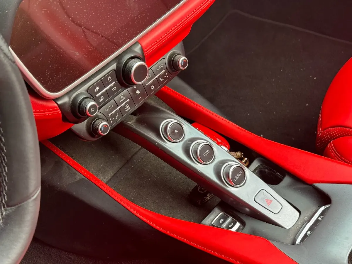 2018 Ferrari Portofino 3.9T 600HP V8 7DCT,autocango,china used car exporter,china ev exporter,chinese used car exporter,chinese used ev exporter