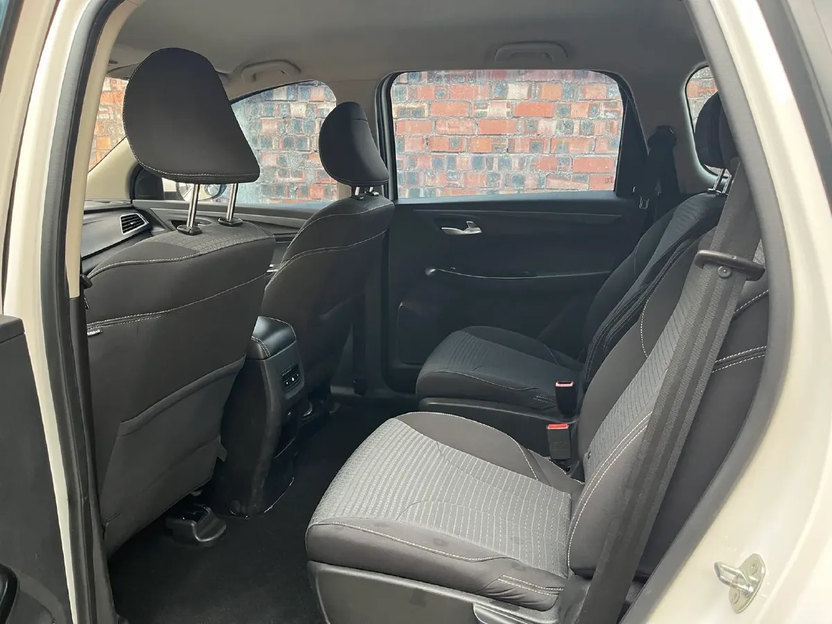 2021 BaoJun 730 1.5T 147HP L4 6MT,autocango,china used car exporter,china ev exporter,chinese used car exporter,chinese used ev exporter