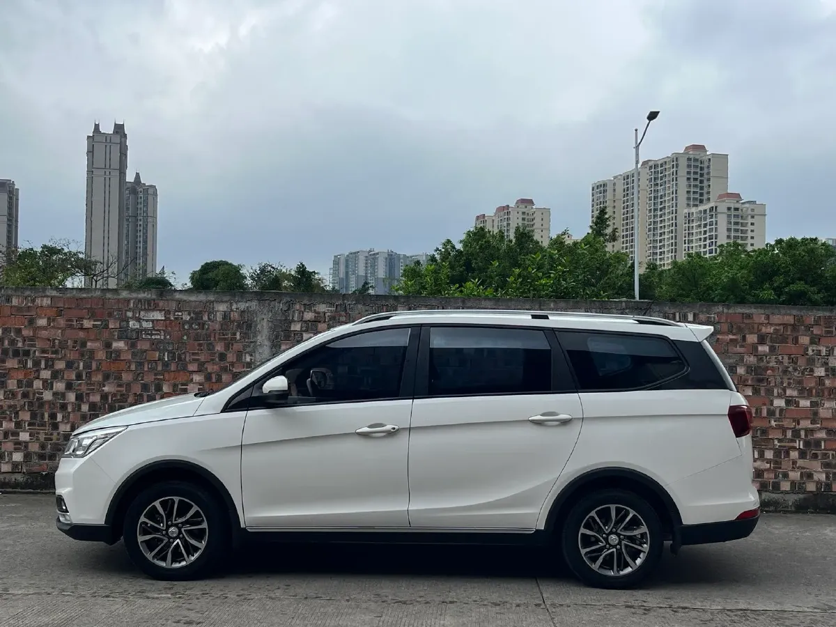 2021 BaoJun 730 1.5T 147HP L4 6MT,autocango,china used car exporter,china ev exporter,chinese used car exporter,chinese used ev exporter