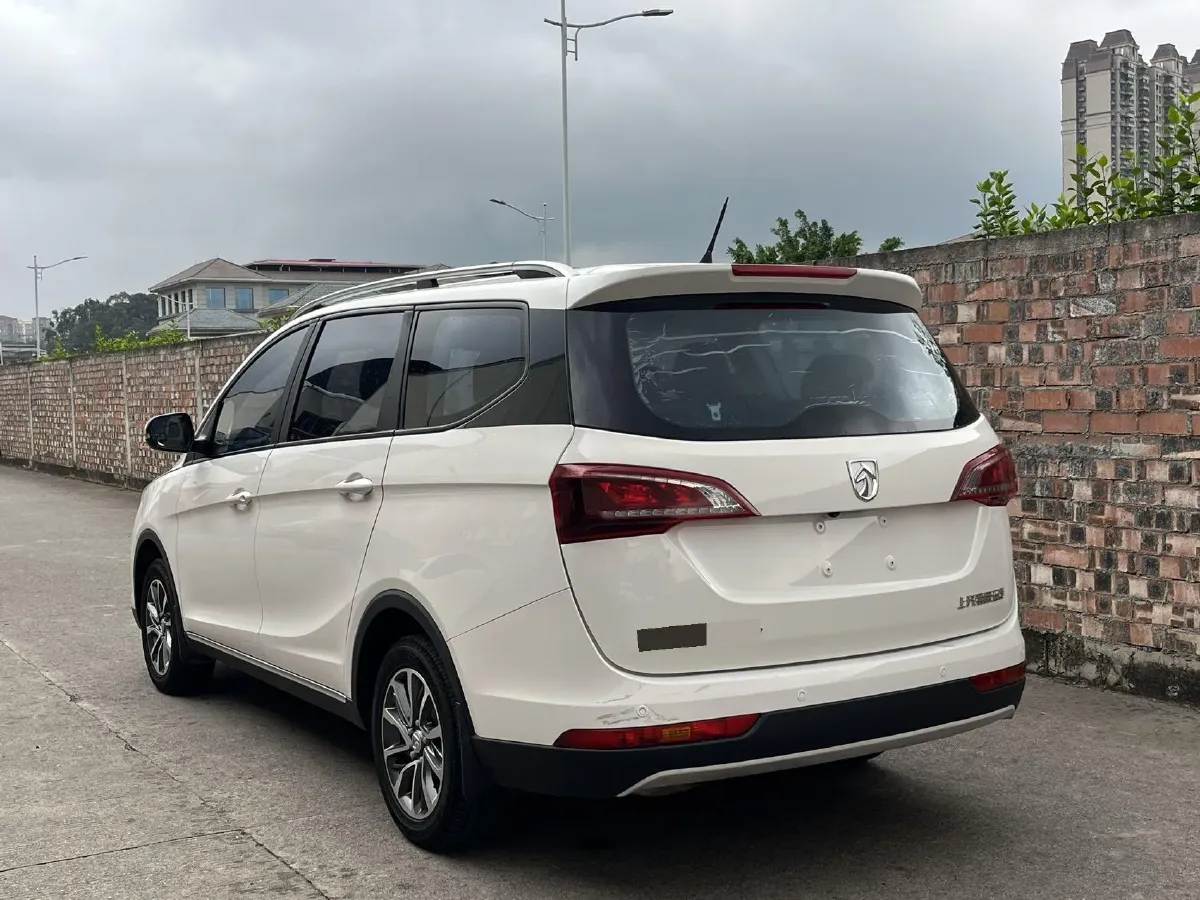 2021 BaoJun 730 1.5T 147HP L4 6MT,autocango,china used car exporter,china ev exporter,chinese used car exporter,chinese used ev exporter