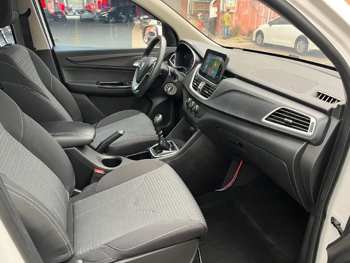 2021 BaoJun 730 1.5T 147HP L4 6MT,autocango,china used car exporter,china ev exporter,chinese used car exporter,chinese used ev exporter