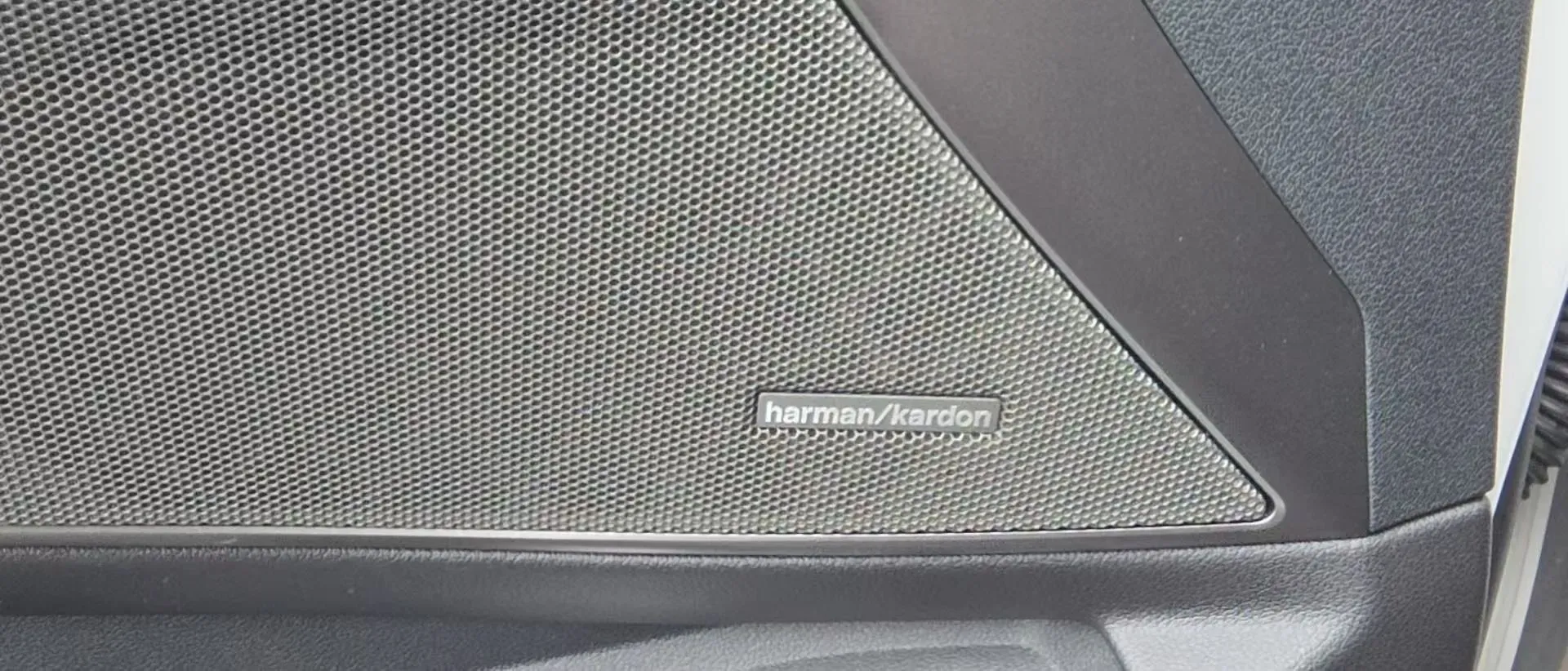 2022 BMW 3 Series 2.0T 184HP L4 8AT,autocango,china used car exporter,china ev exporter,chinese used car exporter,chinese used ev exporter