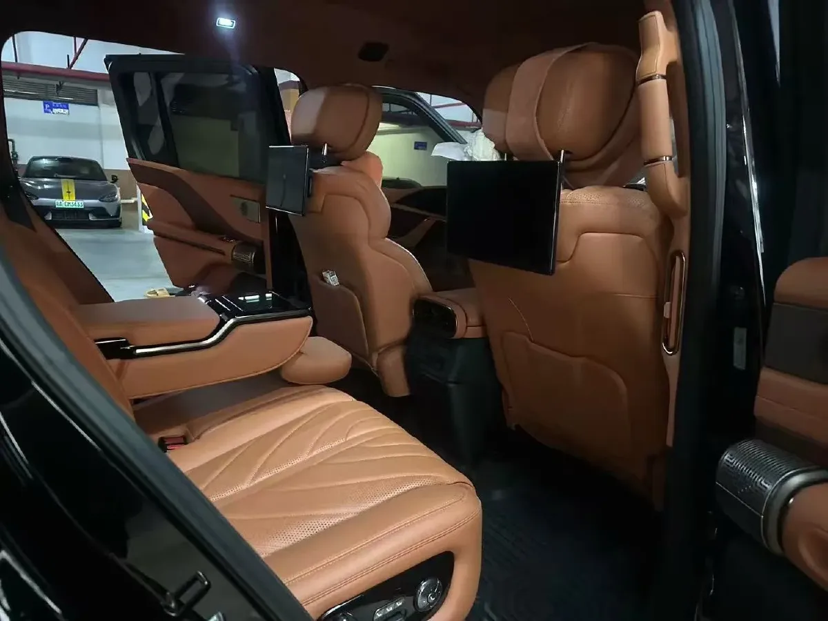 2024 YangWang U8 2.0T 272HP L4 REEV 49.05KWH,autocango,china used car exporter,china ev exporter,chinese used car exporter,chinese used ev exporter