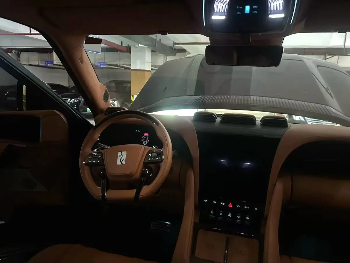 2024 YangWang U8 2.0T 272HP L4 REEV 49.05KWH,autocango,china used car exporter,china ev exporter,chinese used car exporter,chinese used ev exporter