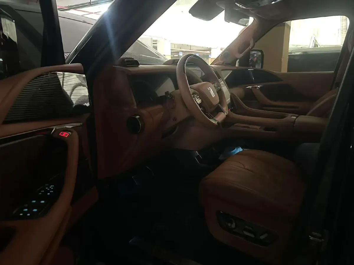 2024 YangWang U8 2.0T 272HP L4 REEV 49.05KWH,autocango,china used car exporter,china ev exporter,chinese used car exporter,chinese used ev exporter