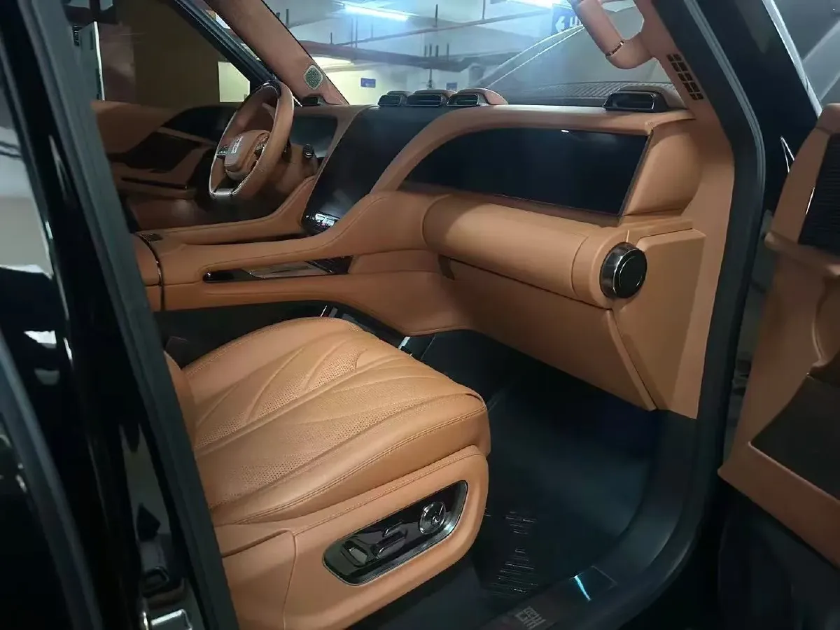 2024 YangWang U8 2.0T 272HP L4 REEV 49.05KWH,autocango,china used car exporter,china ev exporter,chinese used car exporter,chinese used ev exporter