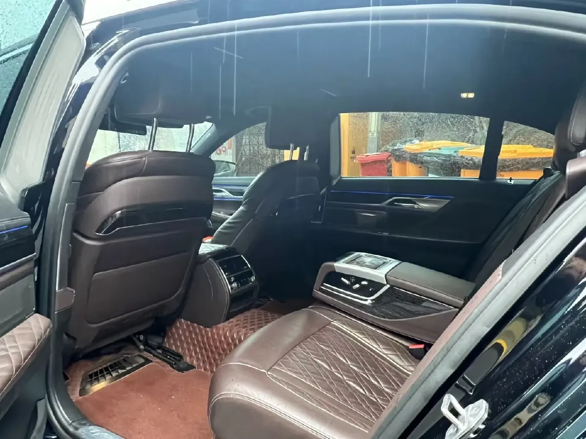 2022 BMW 7 Series 3.0T 340HP L6 8AT,autocango,china used car exporter,china ev exporter,chinese used car exporter,chinese used ev exporter