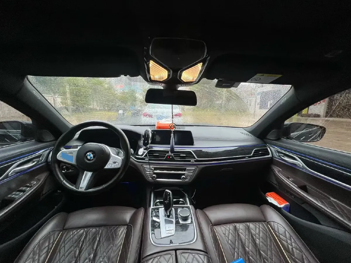 2022 BMW 7 Series 3.0T 340HP L6 8AT,autocango,china used car exporter,china ev exporter,chinese used car exporter,chinese used ev exporter