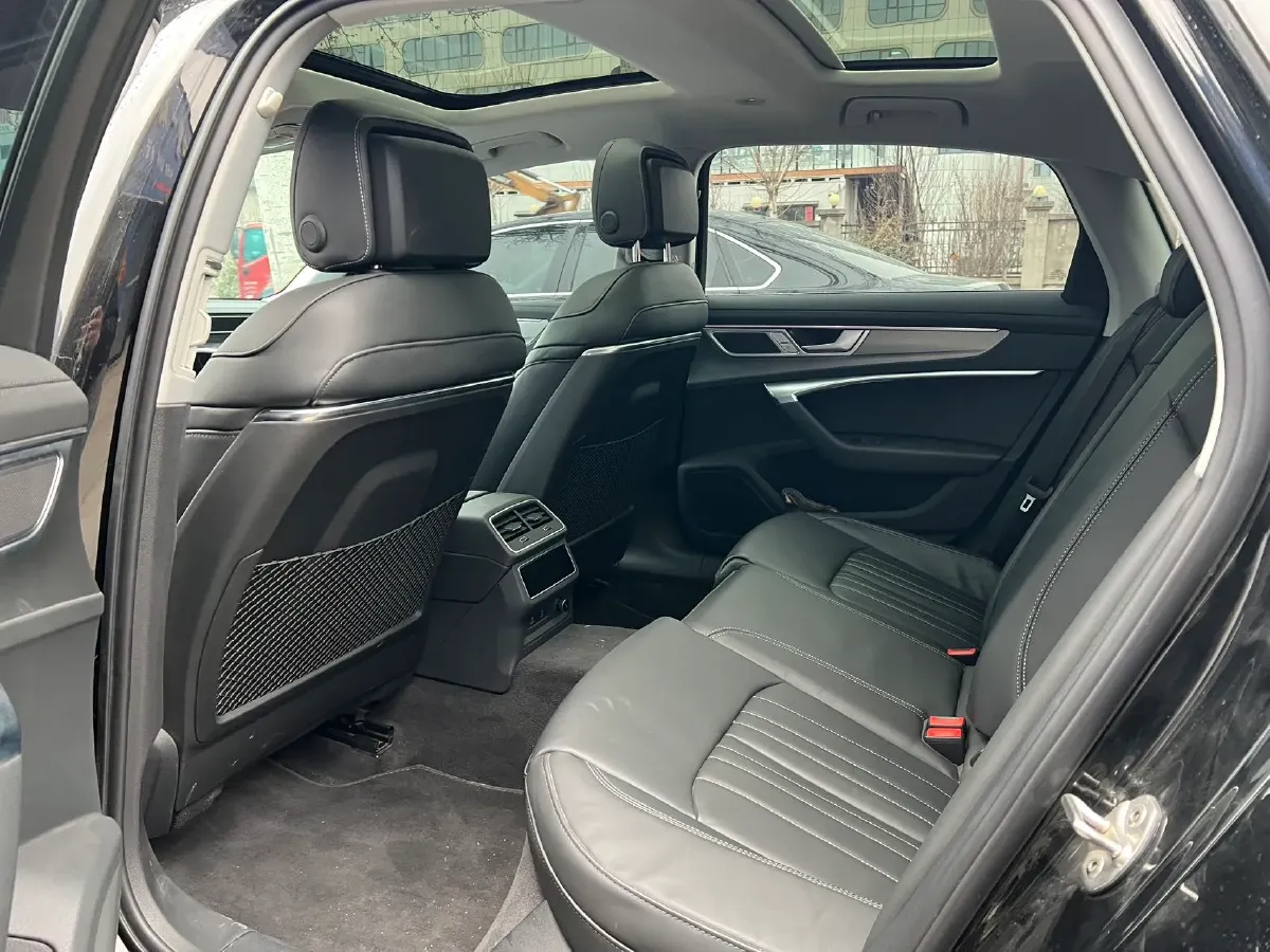 2024 Audi A6L 2.0T 245HP L4 7DCT,autocango,china used car exporter,china ev exporter,chinese used car exporter,chinese used ev exporter