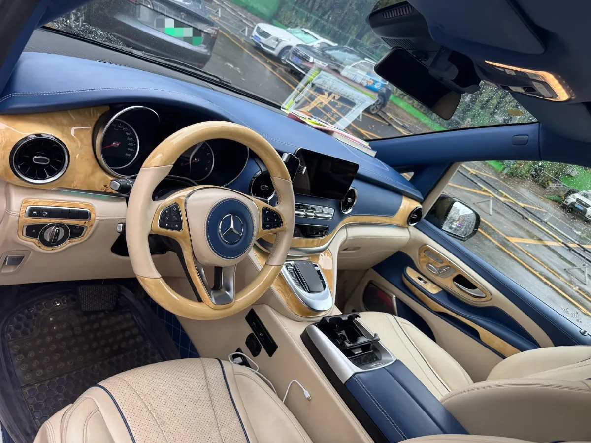 2021 Mercedes-Benz V Class 2.0T 211HP L4 9AT,autocango,china used car exporter,china ev exporter,chinese used car exporter,chinese used ev exporter